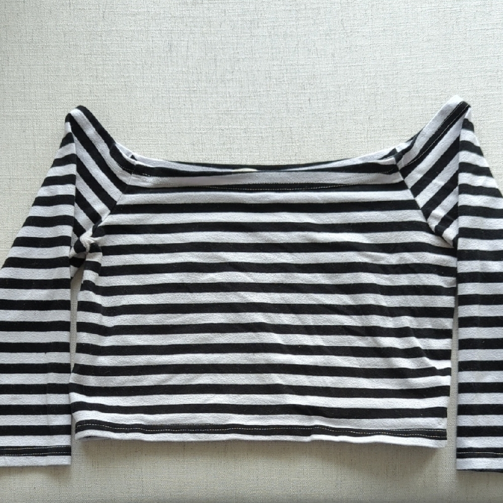 SHEIN Black and White Fitted Crop Blouse